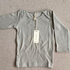 Quincy Mae Ribbed Onesie in tea ash